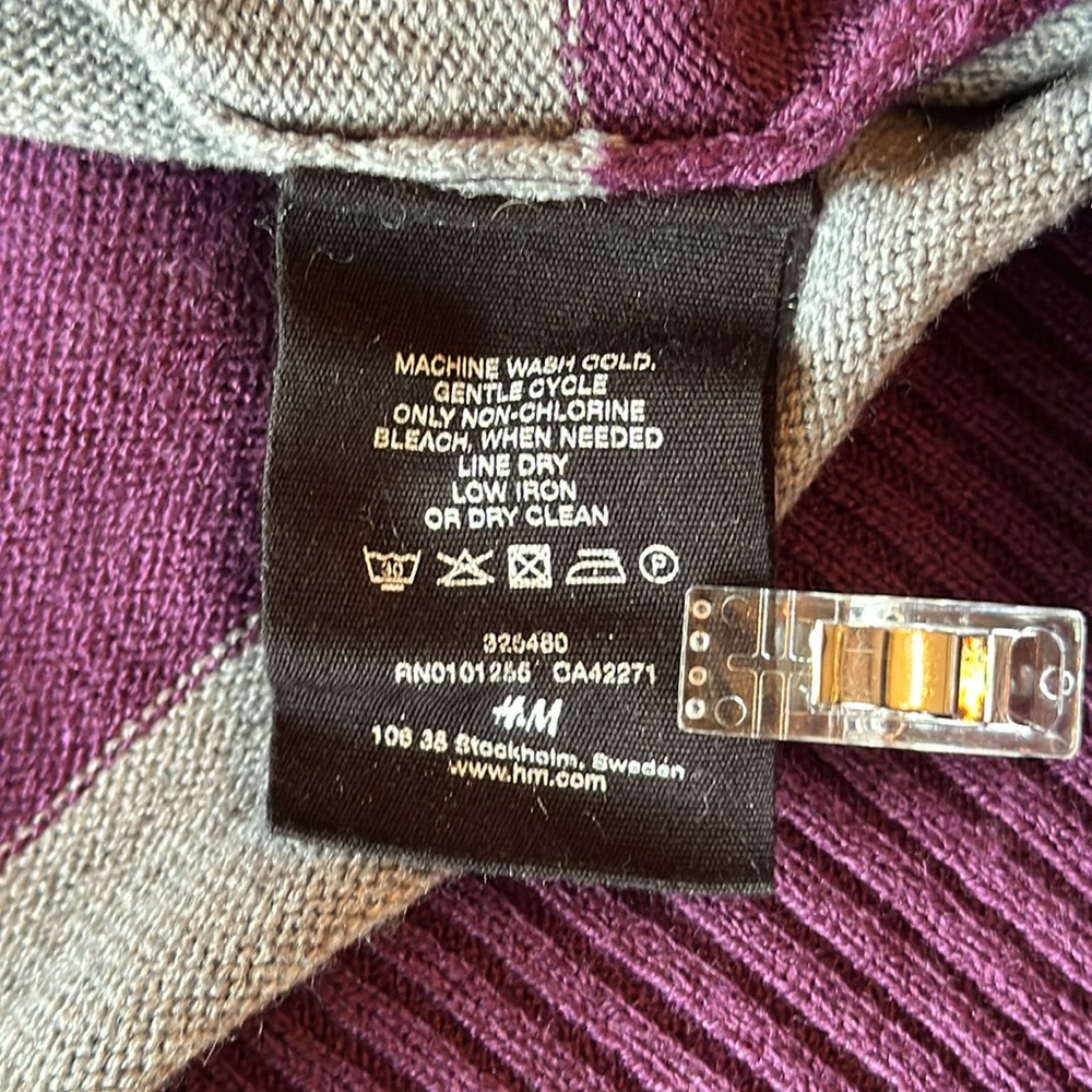 H&M Purple and Gray Striped V-Neck Sweater - Picture 7 of 11